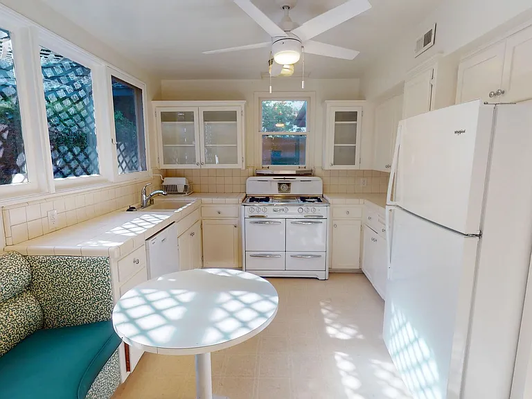 1811 Visalia Row — Photo 7