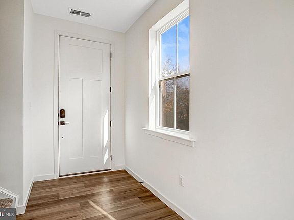 5th image of 5739 Howard Dr