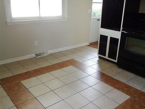 4th image of 3031 Weiss St