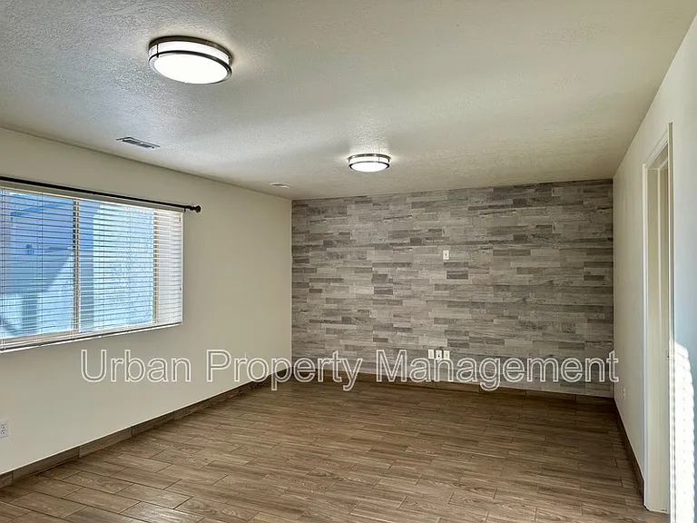 528 W 810th St S — Photo 18