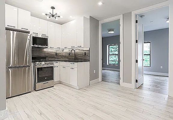4th image of 417 Kosciuszko St #1
