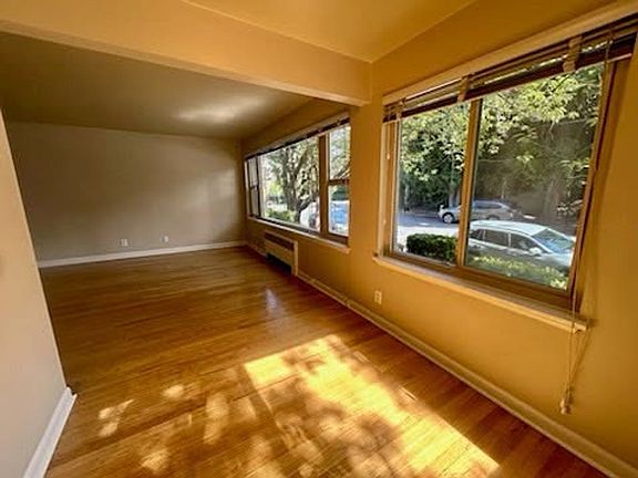 5th image of 733 Summit Ave E APT 202