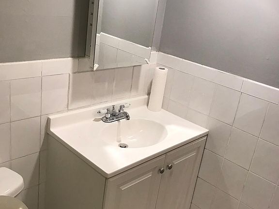4th image of 62 Webster St