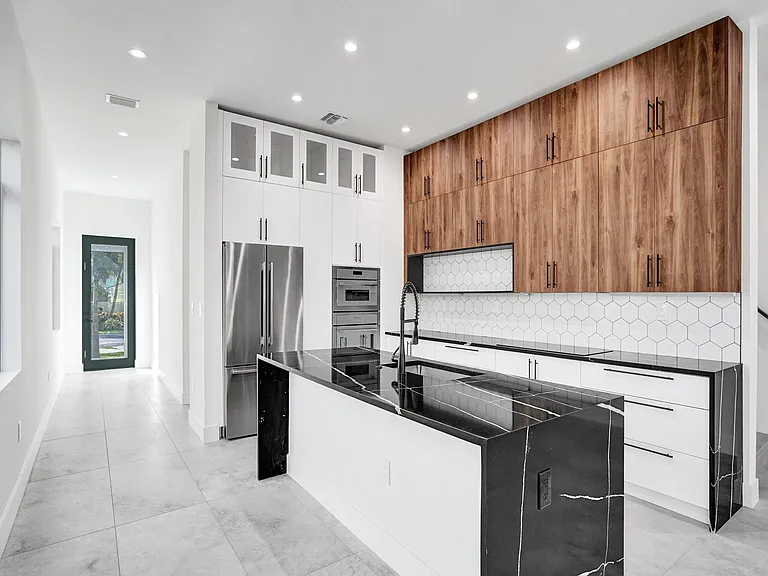 604 SW 7th Ave — Photo 9