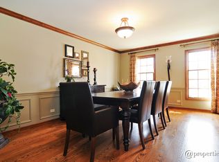 10 Middlebury Ln, Lincolnshire, IL