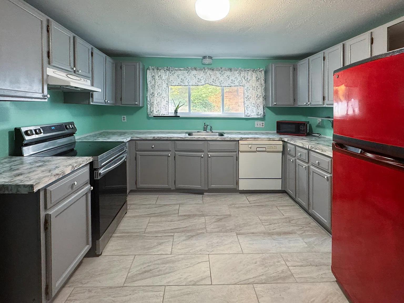 3 bed, 1780 sqft, $2,950 — Photo 4