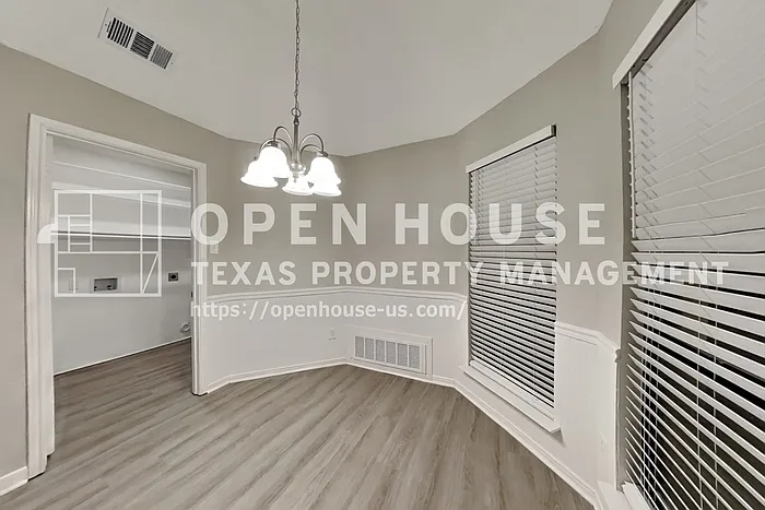 1052 Fairview Dr — Photo 7