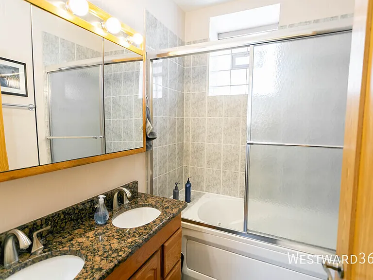 1546 N Mohawk St #3 — Photo 9