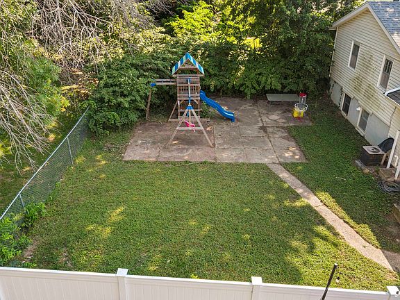 5th image of 654 E 32nd St
