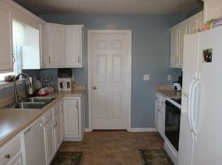 370 Valley View Dr, Vine Grove, KY 40175