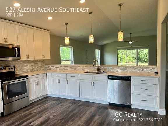 3rd image of 527 Alesio Ave SE