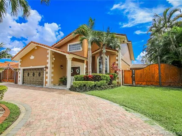 10298 NW 130th St, Hialeah Gardens, FL 33018