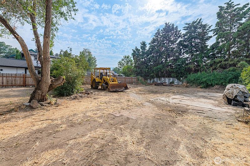 5th image of 504 Ramona Avenue