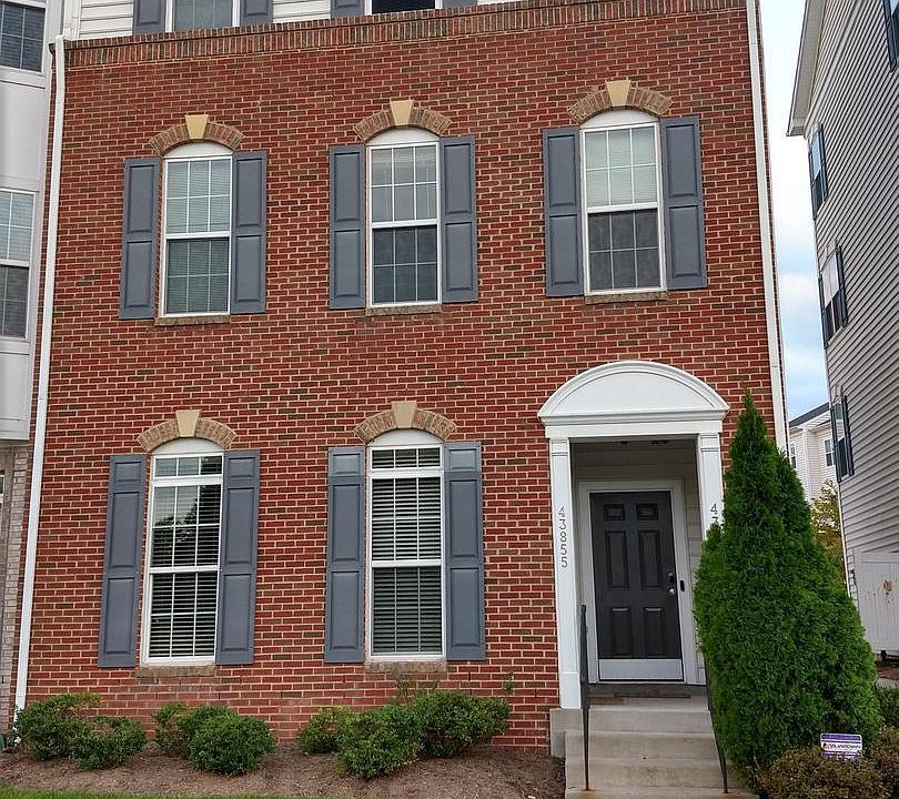1st image of 43855 Centergate Dr
