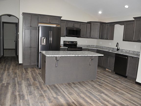 5th image of 2324 Larch Ln