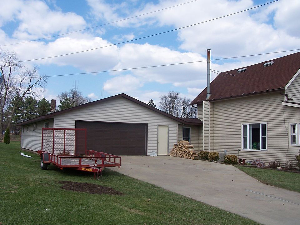 2nd image of 304 W Main St
