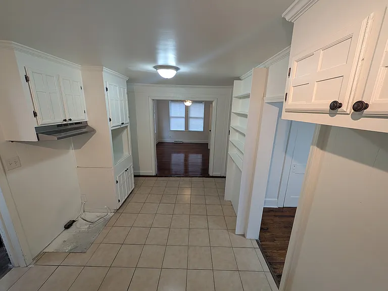 1215 Clarendon St — Photo 9