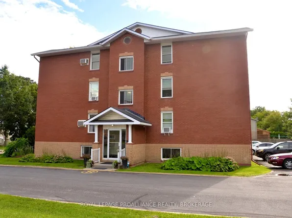 540 Talbot Pl #205, Gananoque, ON K7G 3C6