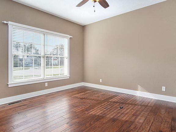 5th image of 18090 Wildwood Ct