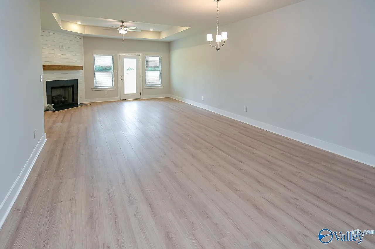 3 bed, 2.0 bath, 1837 sqft, $1,900 — Photo 4