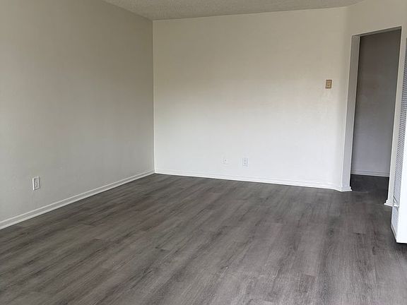 4th image of 8350 S Eastern Ave #1