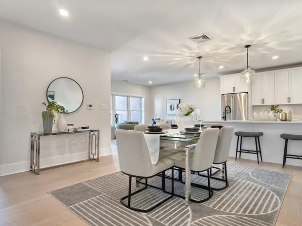 62 Foundry St #310, Wakefield, MA 01880