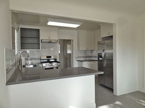 4th image of 663 N Santa Cruz Ave