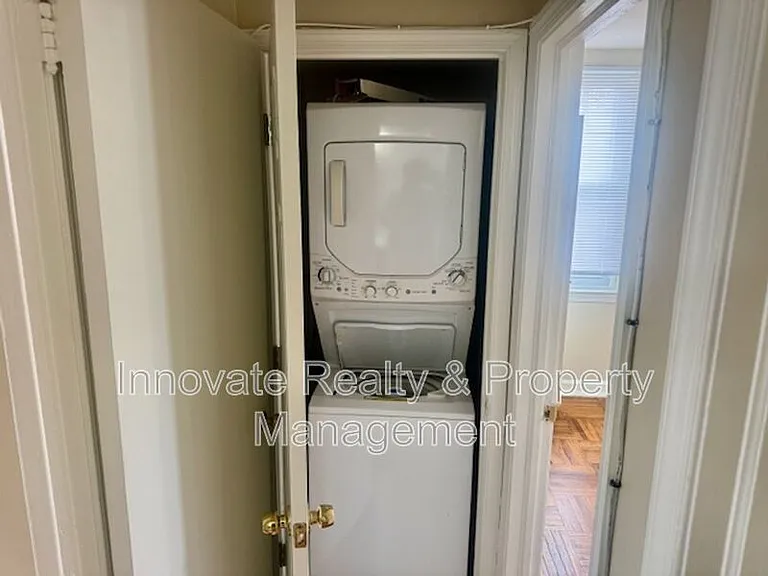 910 E Sharpnack St #2 — Photo 8