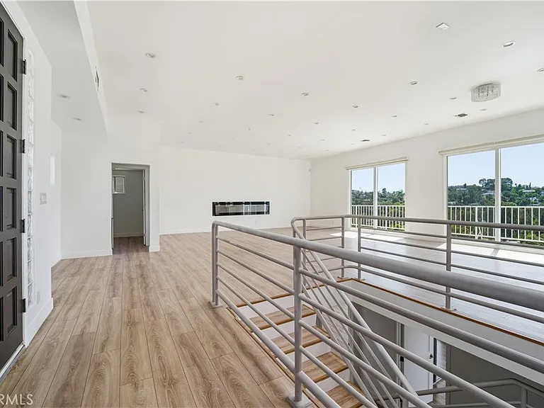 5035 Escobedo Dr — Photo 2