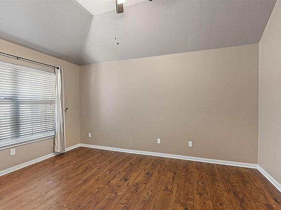 4th image of 407 Red Hawk Dr