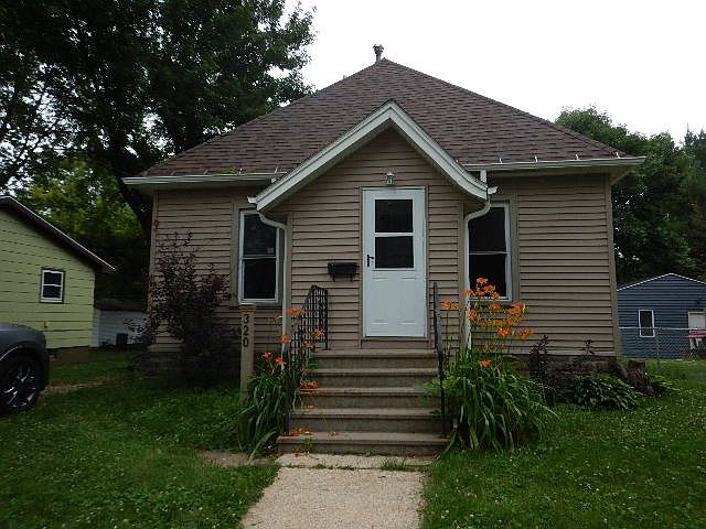 1st image of 320 2nd St NW