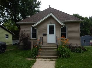 320 2nd St NW, Oelwein, IA 50662