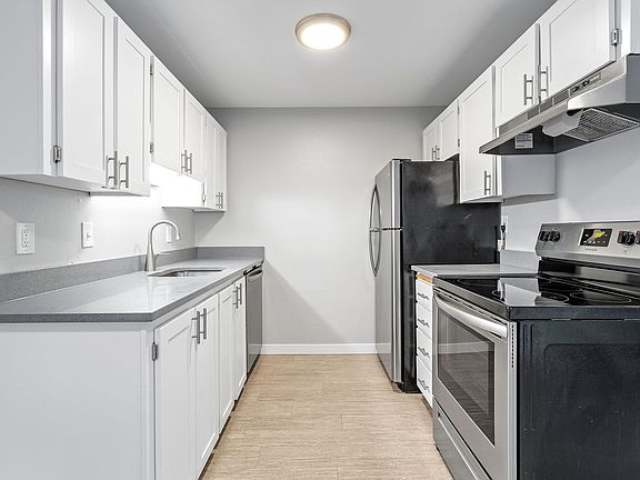 2nd image of 6804-6838 N Richmond Ave #6830
