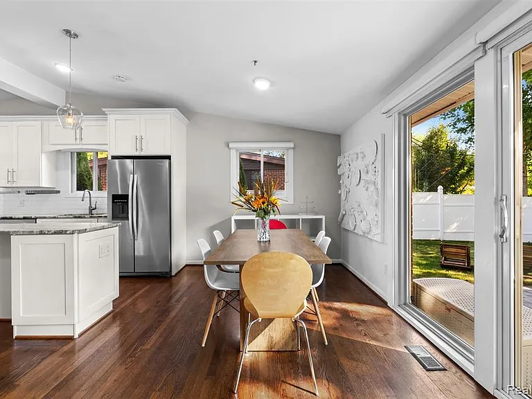 1085 Brooklawn Dr — Photo 11