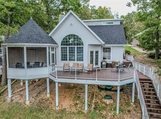 127 Skyview Dr, Roach, MO 65787