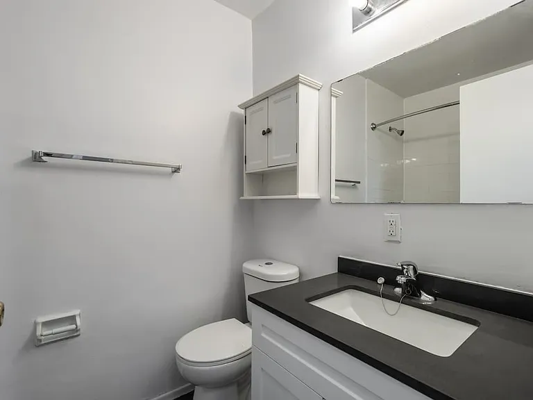 492 Springbank Dr — Photo 11