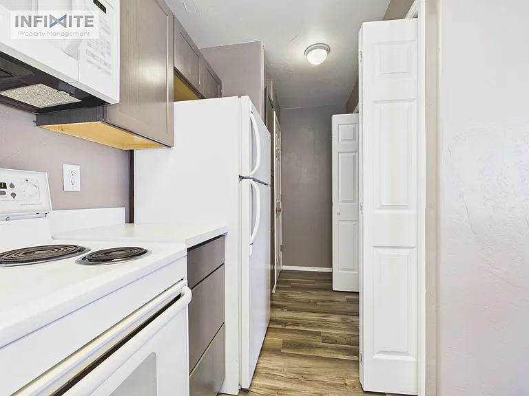 3026 W Villard St #2D — Photo 5