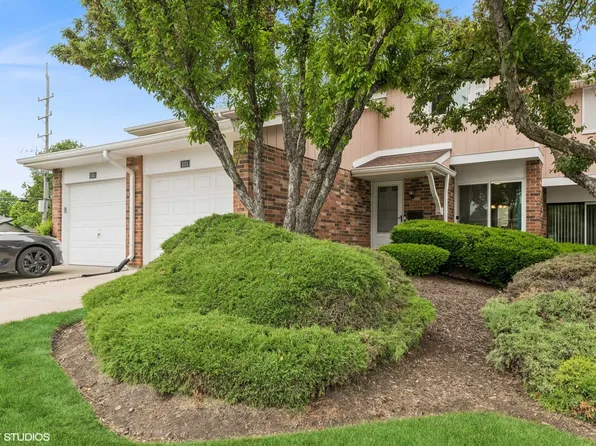 1111 Rhodes Ct, Wheaton, IL 60189