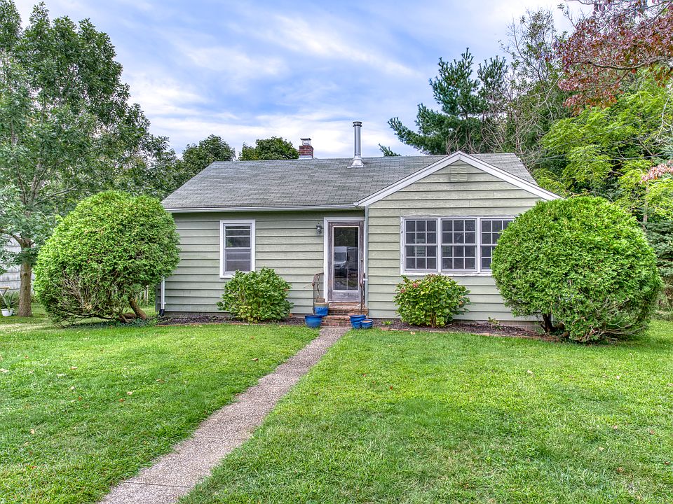 1st image of 30 Meadowlark Ln