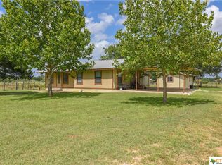 9821 N Highway 80, Leesville, TX 78122