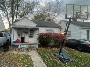 20518 W Hollywood St S, Harper Woods, MI 48225