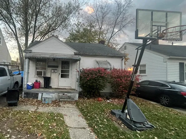 20518 W Hollywood St S, Harper Woods, MI 48225