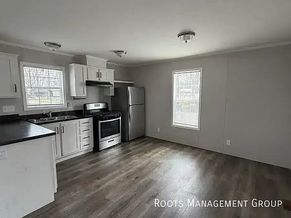 4th image of 307 Carriage Lane Est #307