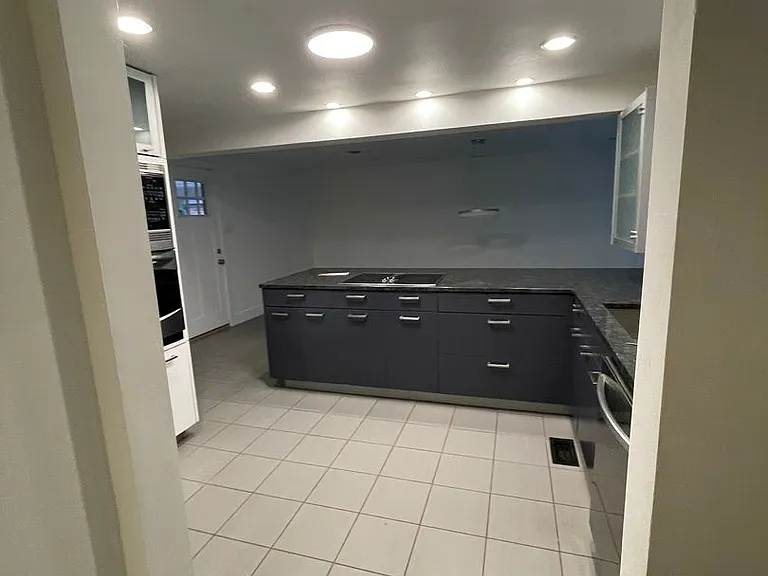 249 Newport St — Photo 3