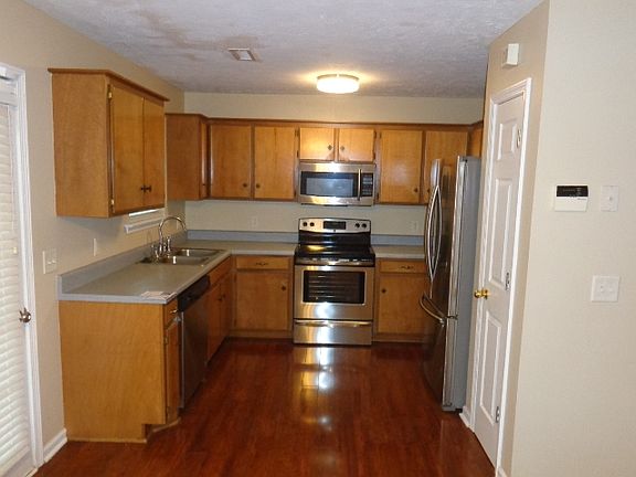 5th image of 305 Swanridge Ct