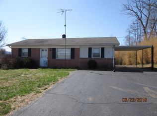 102 Pinewood Ln, Patrick Springs, VA 24133