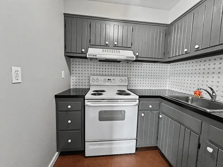 406-408 W Lafayette St — Photo 18