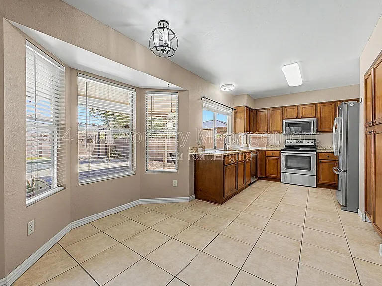 3236 E Hiddenview Dr — Photo 13