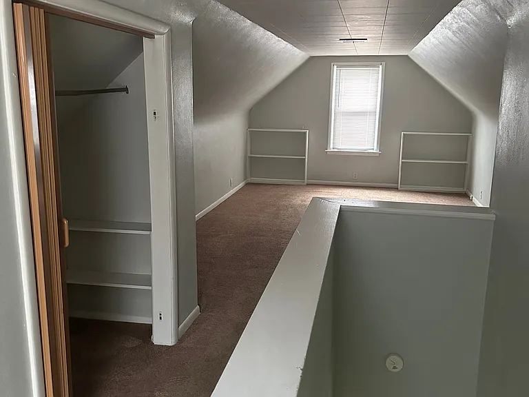 764 Ewing Ave — Photo 3