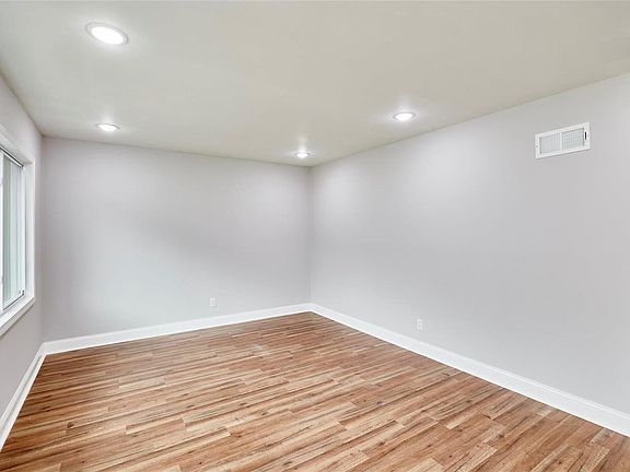 3rd image of 1830 Lanecourt Dr